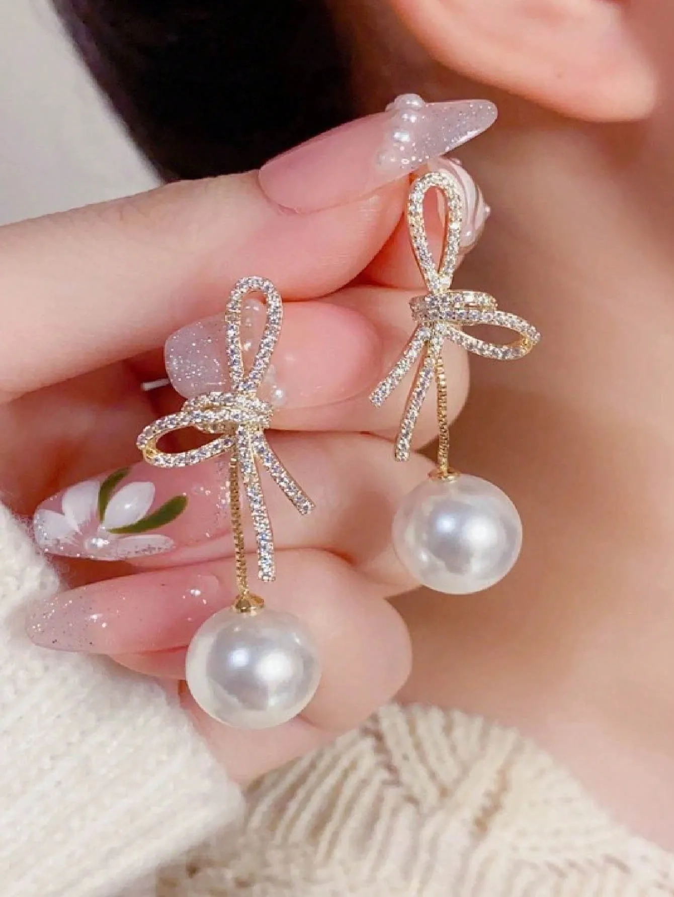 1 Pair Of Bowknot Pearl Earrings With French Design Sense, Luxury Rhinestones, Suitable For Women To Wear In Daily Or Bride Wedding Occasions.