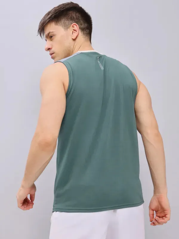 Men Colorblock Slim Fit Crew Neck Innerwear Vest with TECHNO COOL 