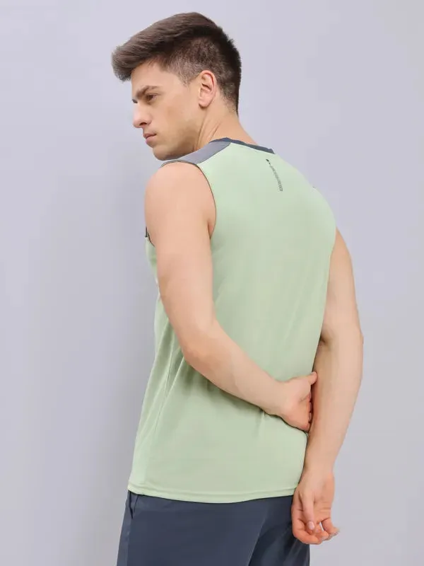 Men Colorblock Slim Fit Crew Neck Innerwear Vest with TECHNO COOL 