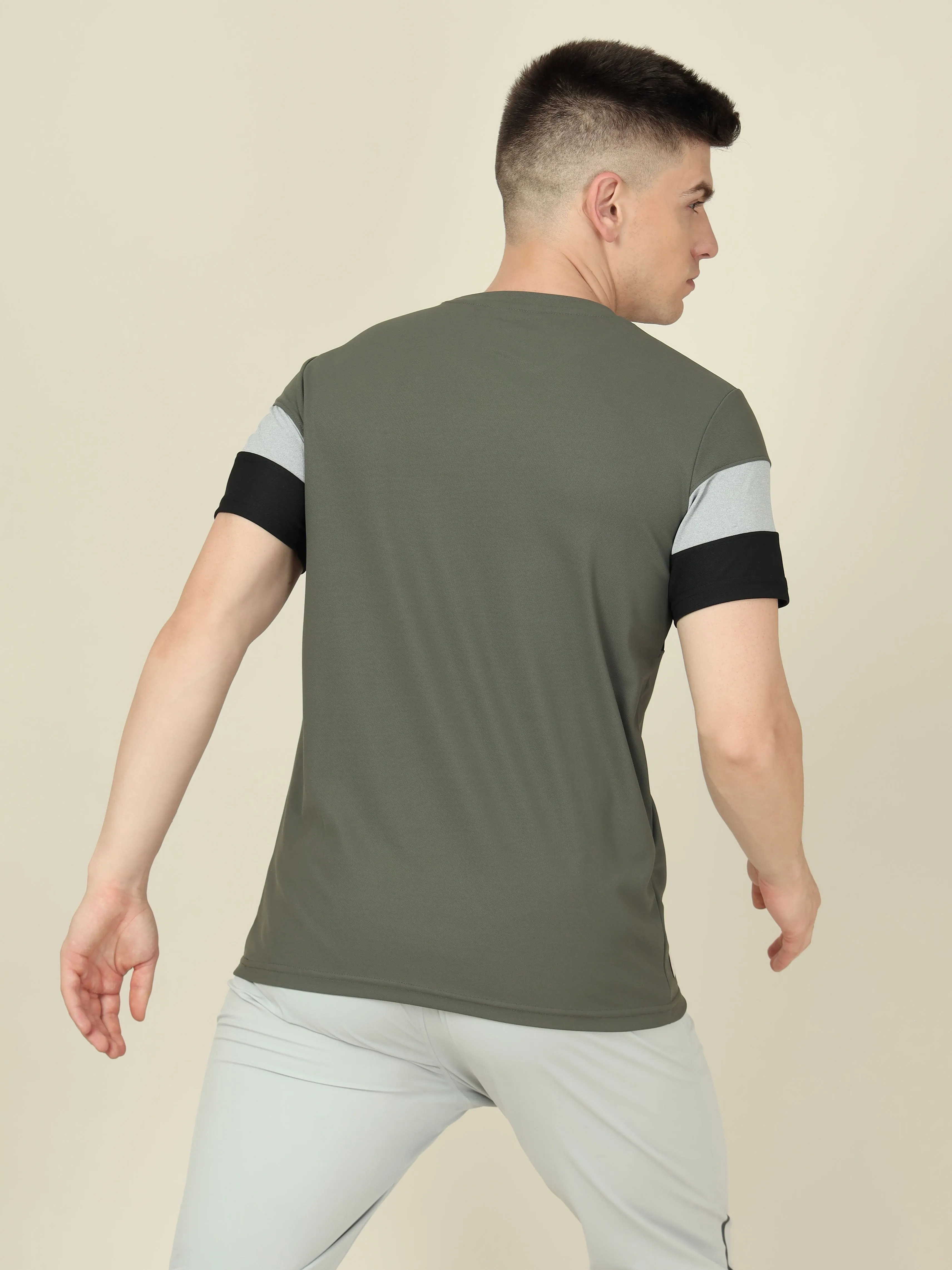 Men Colorblock Slim Fit Crew Neck T-shirt with MATPIQ