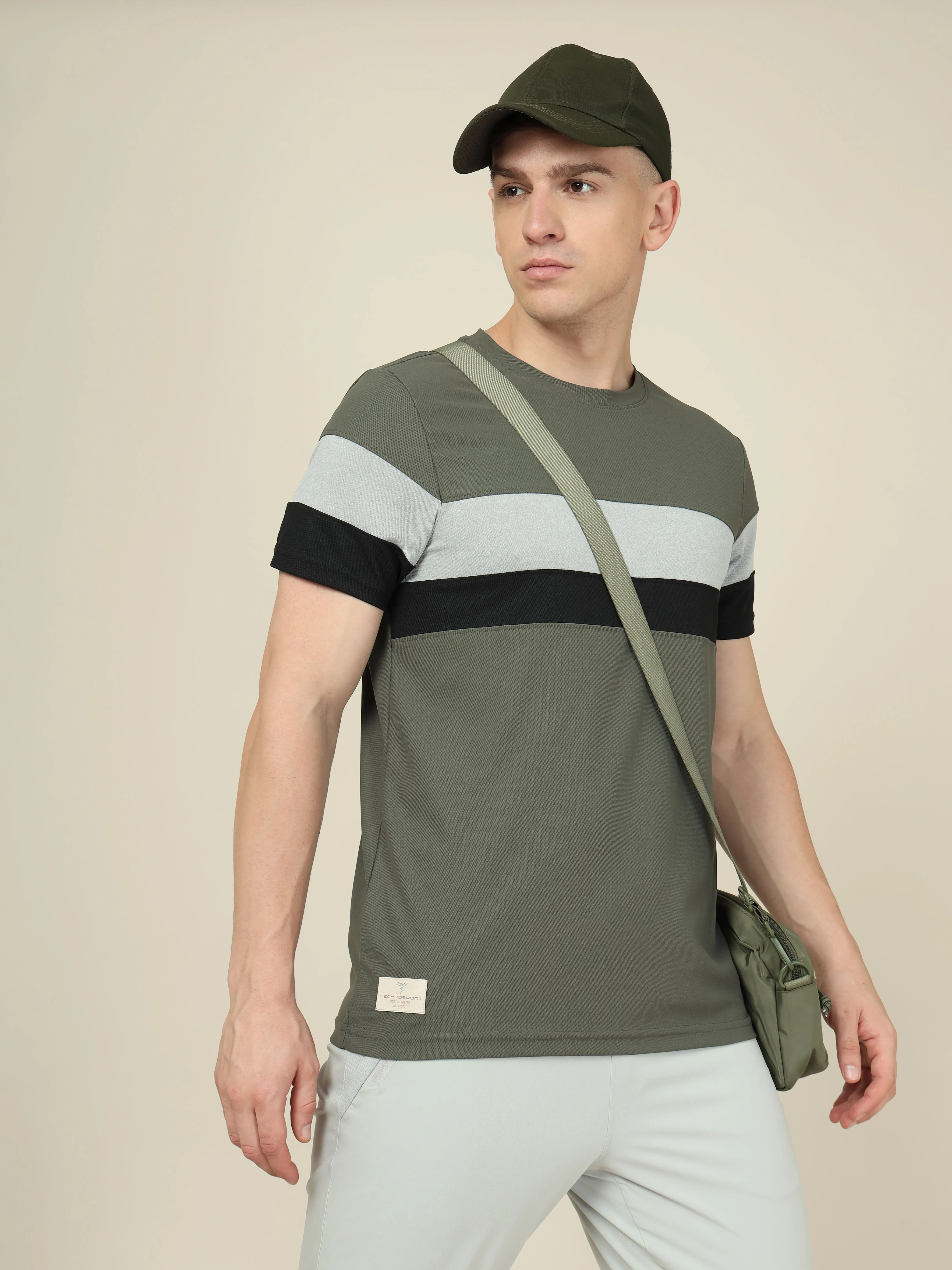 Men Colorblock Slim Fit Crew Neck T-shirt with MATPIQ